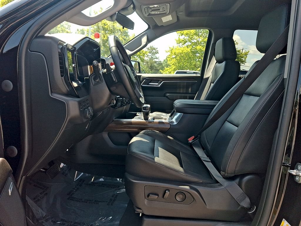 Used 2023 Chevrolet Silverado 1500 LT Trail Boss w/ LT Trail Boss Premium Package AWD/4WD image 13