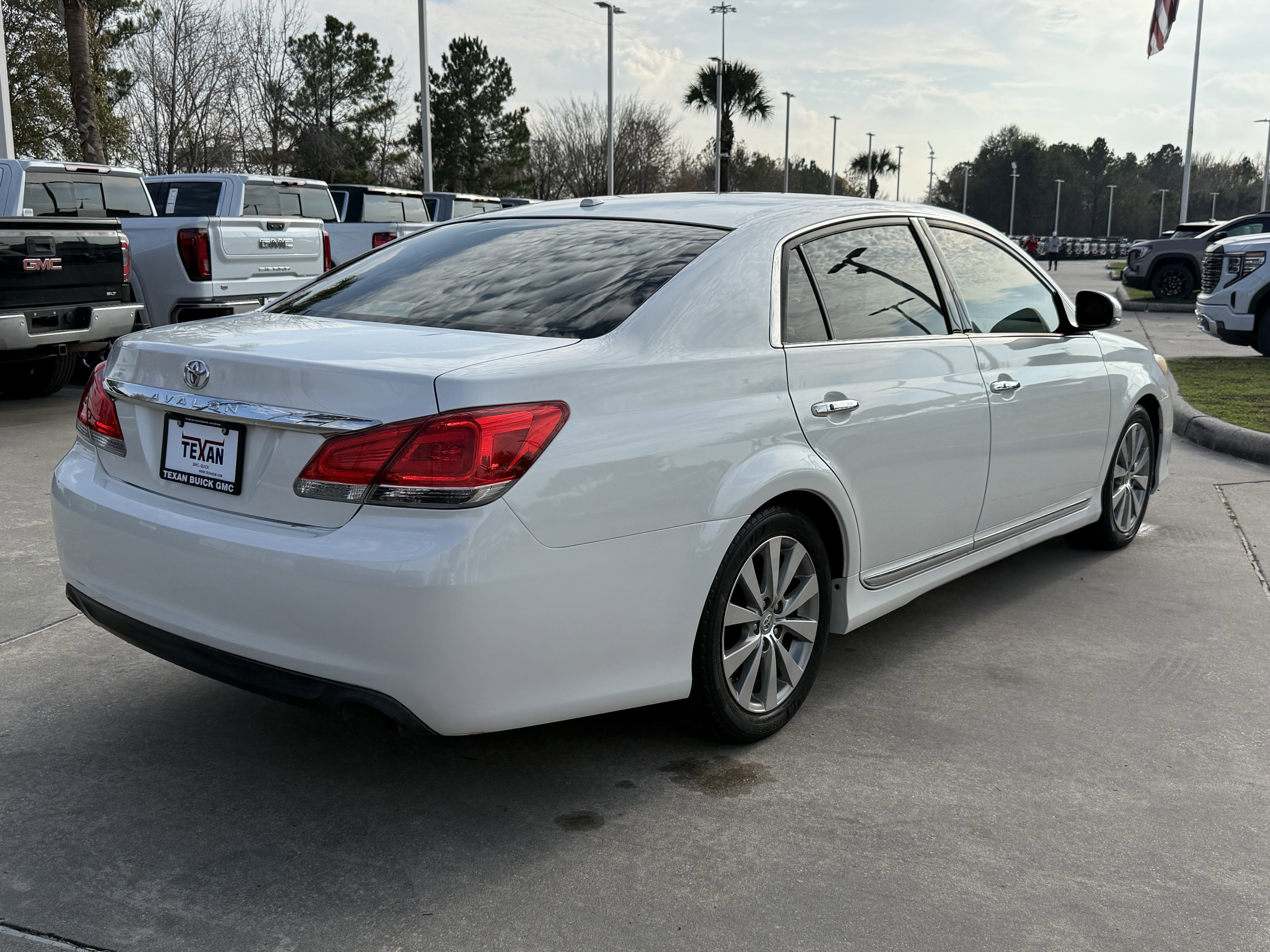 Used 2012 Toyota Avalon Limited image 5