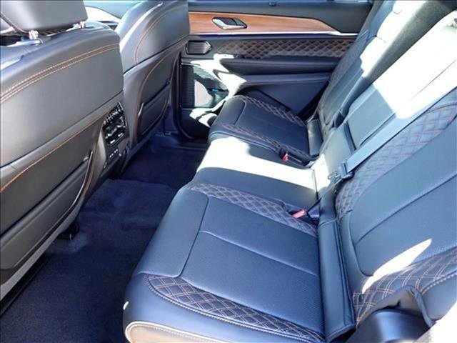 New 2026 Jeep Grand Cherokee L Summit w/ Obsidian Package AWD/4WD image 10