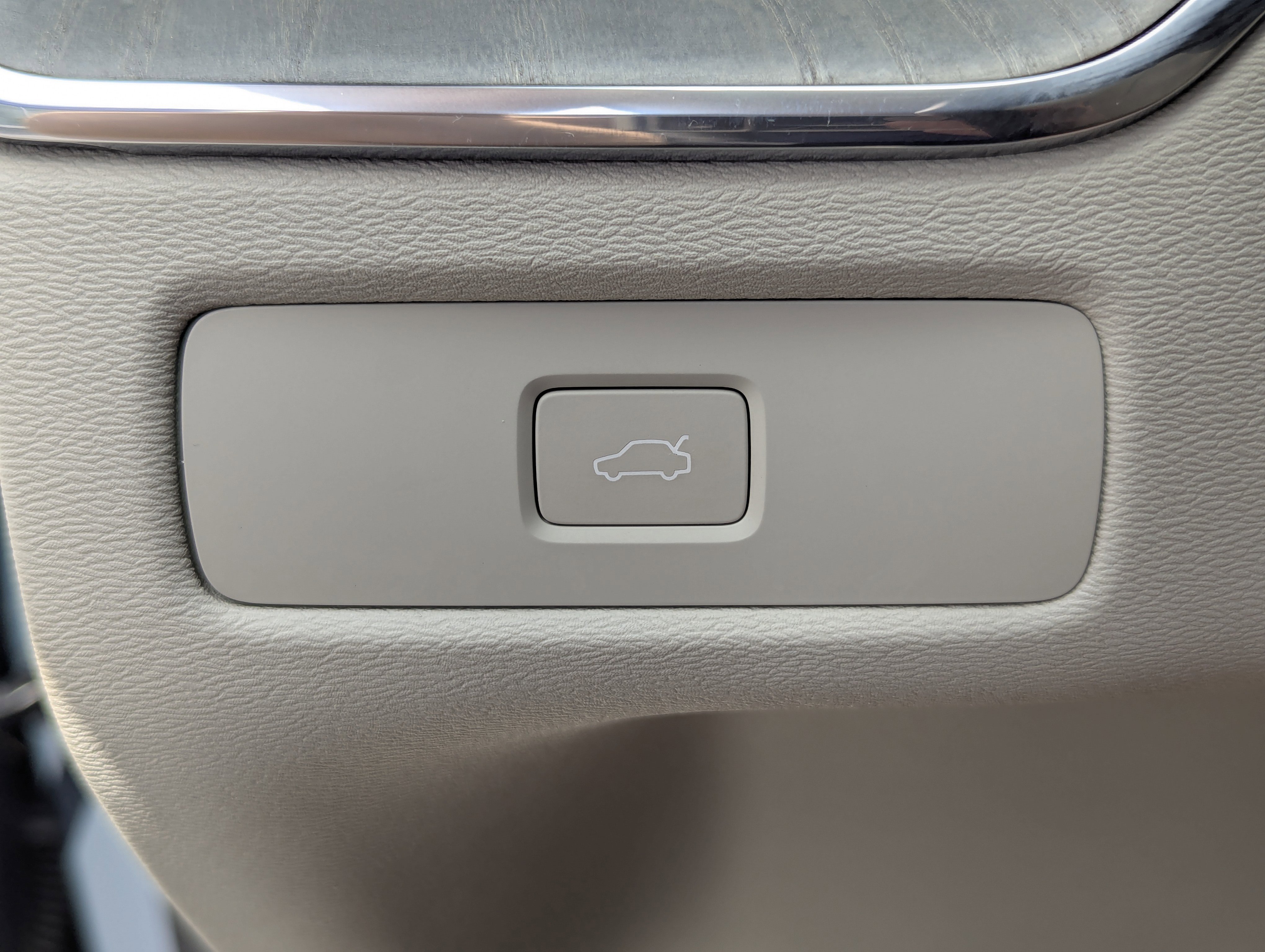 Used 2024 Volvo XC60 B5 Plus w/ Protection Package Premier AWD/4WD image 33