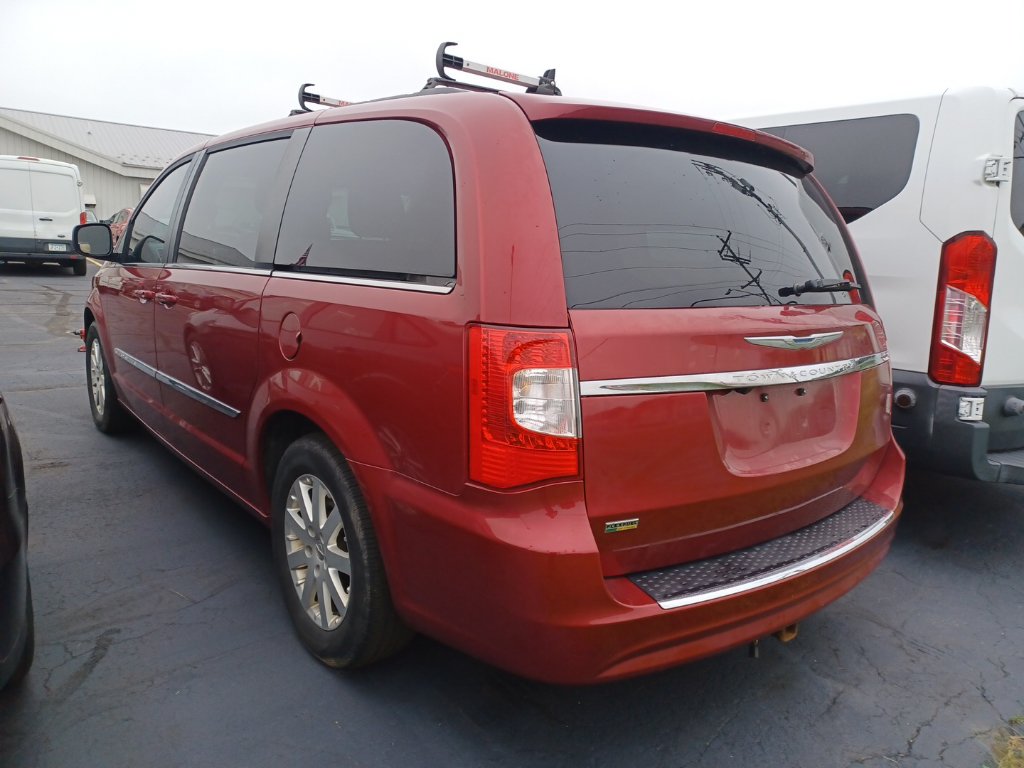 Used 2016 Chrysler Town & Country Touring FWD image 3
