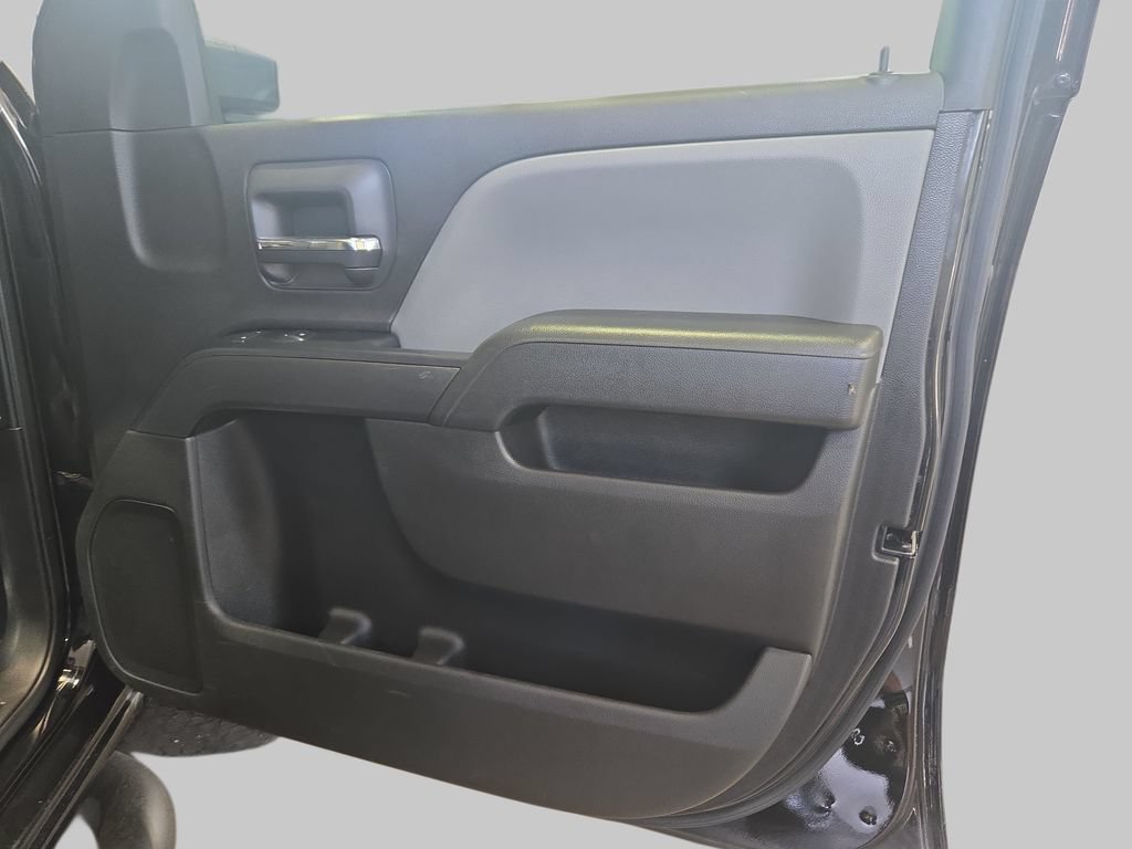 Used 2018 Chevrolet Silverado 1500 Custom w/ Custom Value Package AWD/4WD image 13