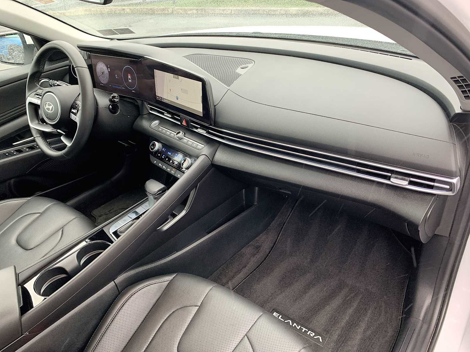 Used 2025 Hyundai Elantra Limited image 29