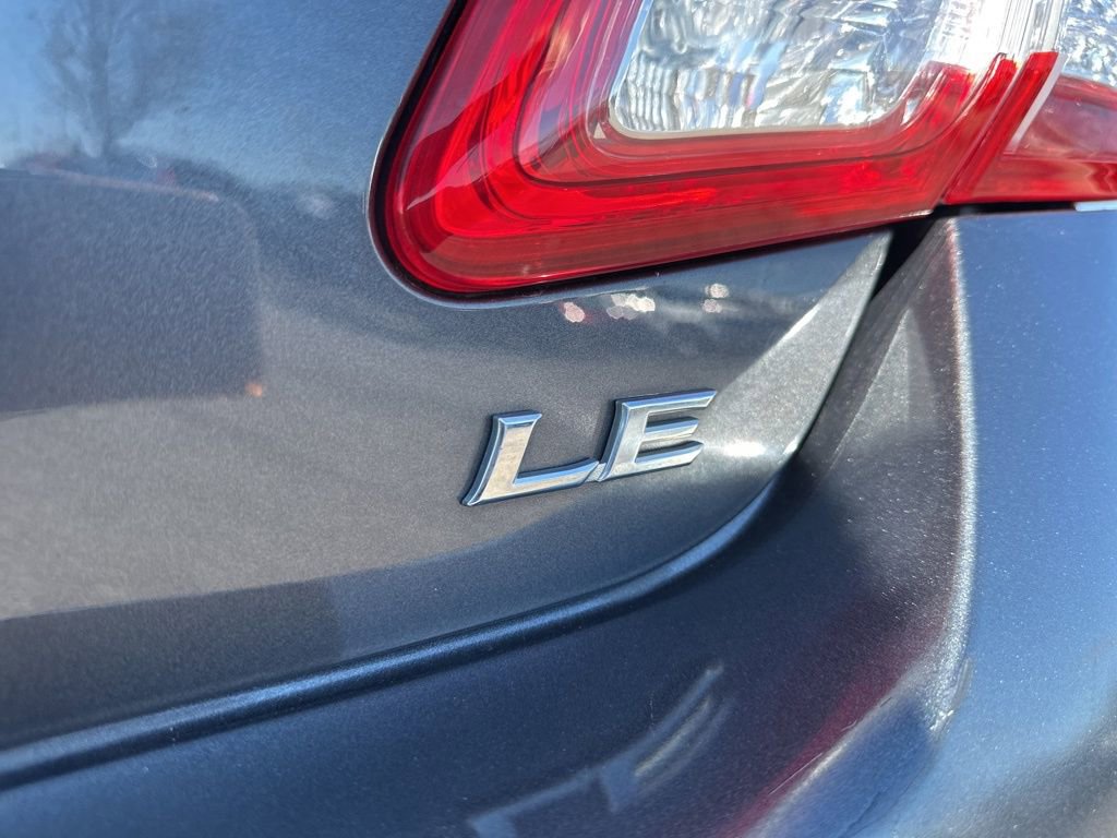 Used 2011 Toyota Camry LE image 4