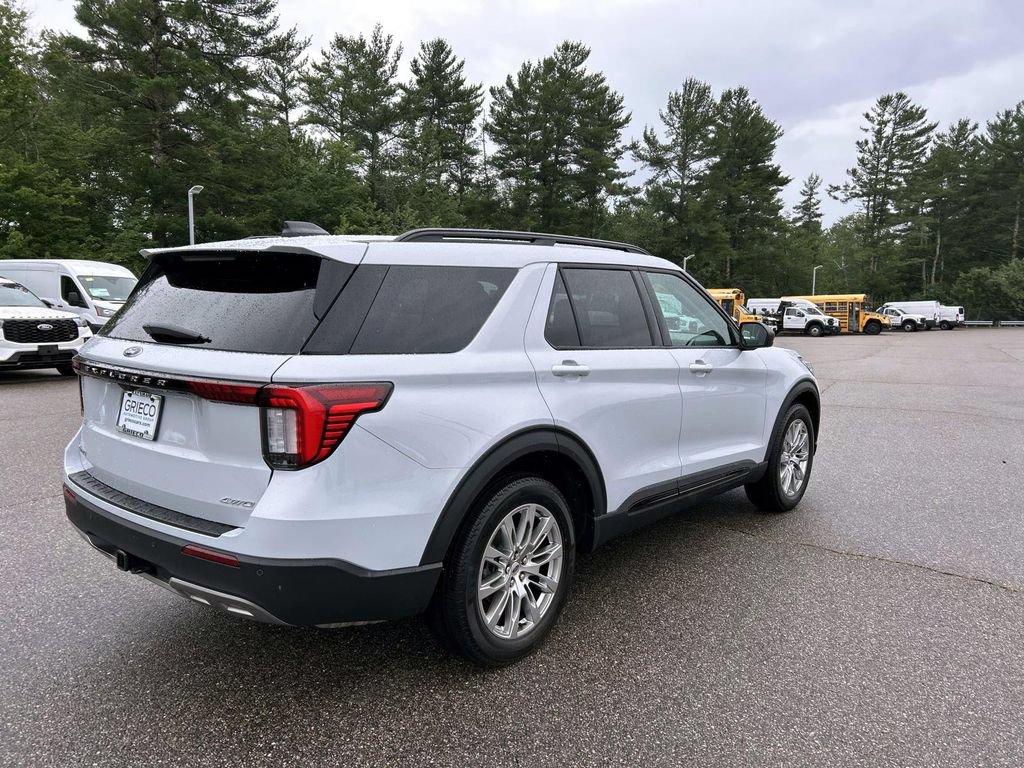 Used 2026 Ford Explorer Active w/ Active Comfort Package AWD/4WD image 3