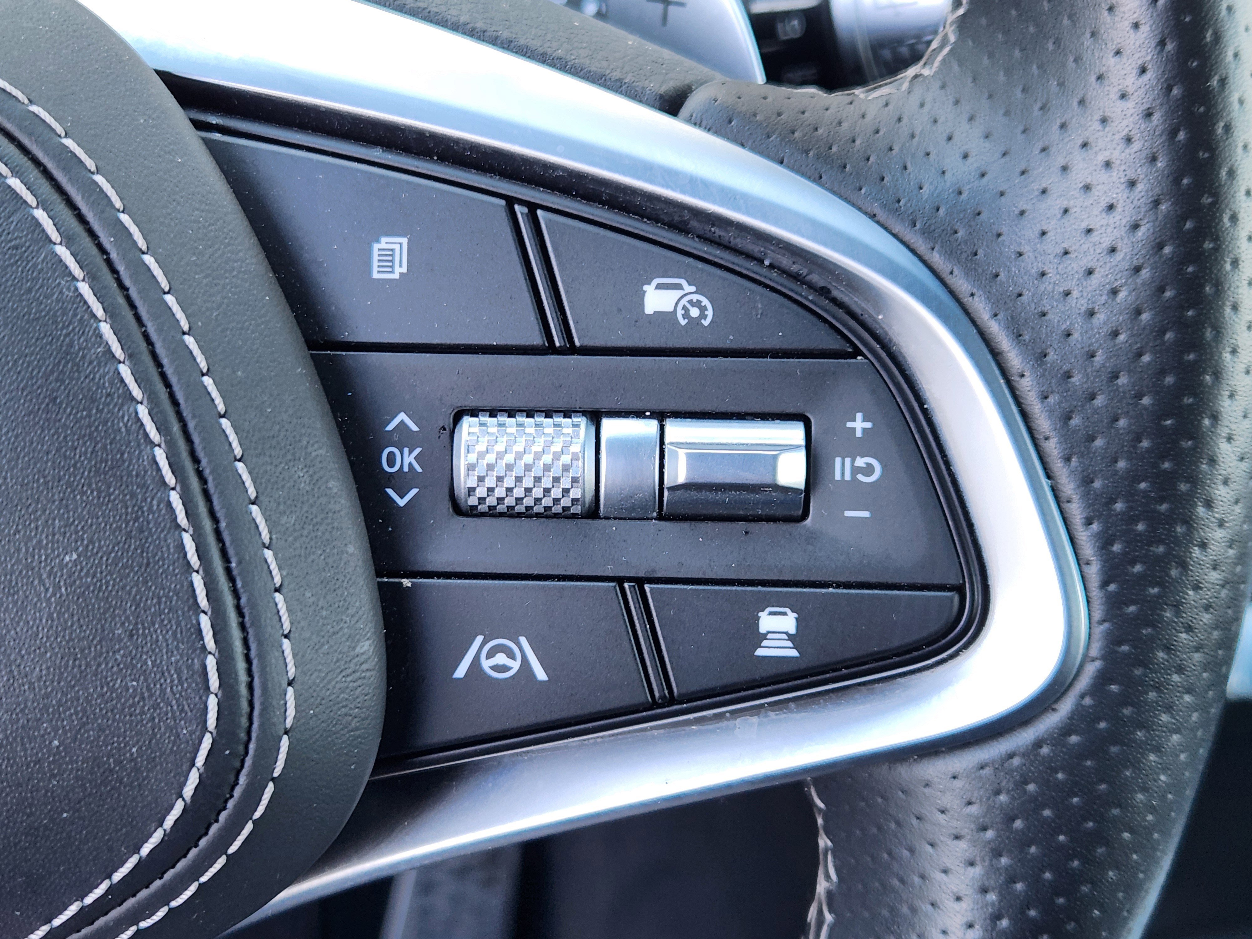 Used 2024 Genesis GV70 3.5T Sport image 26