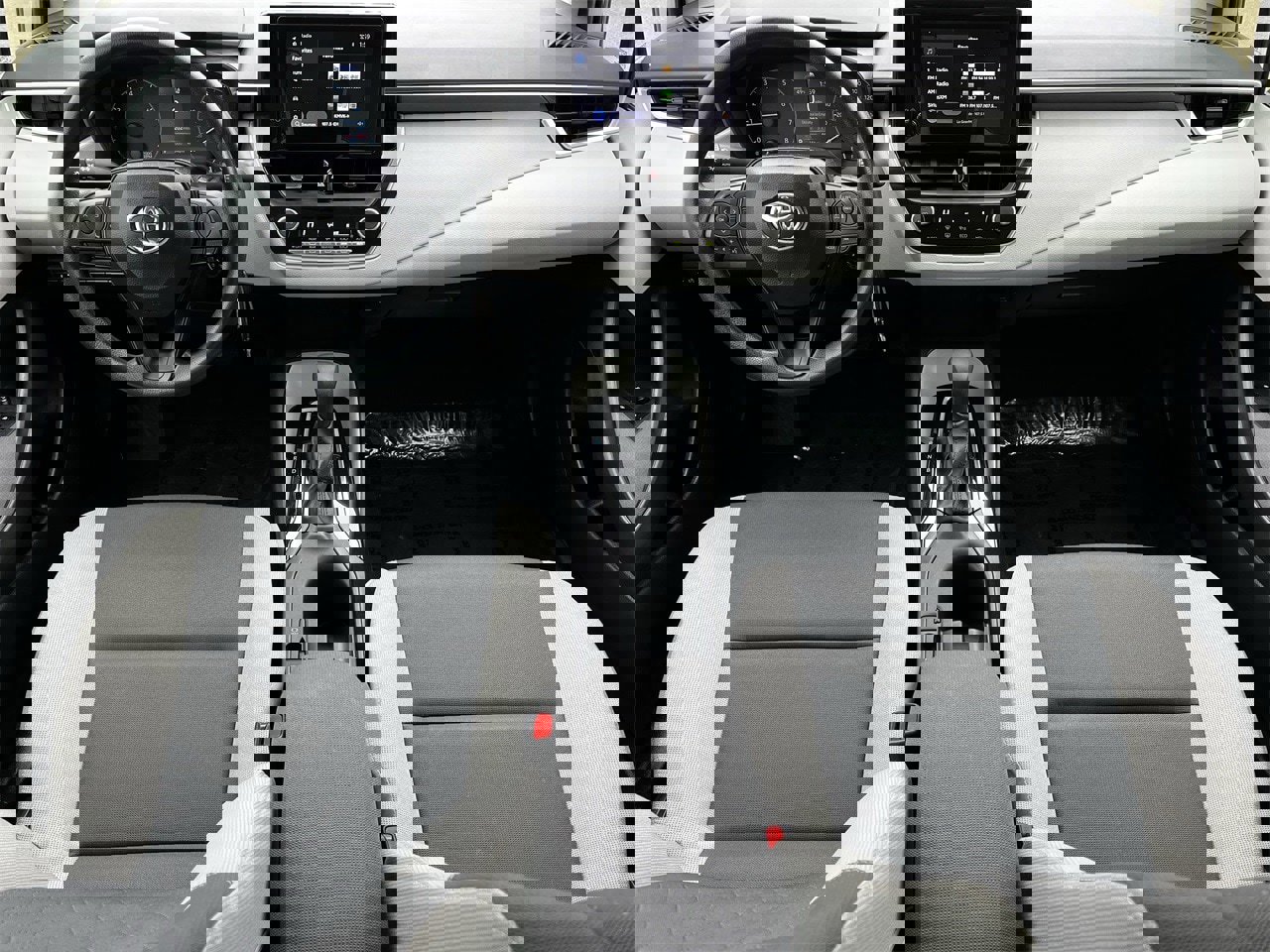 Used 2025 Toyota Corolla LE image 9