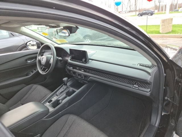 Used 2023 Honda Accord EX image 10