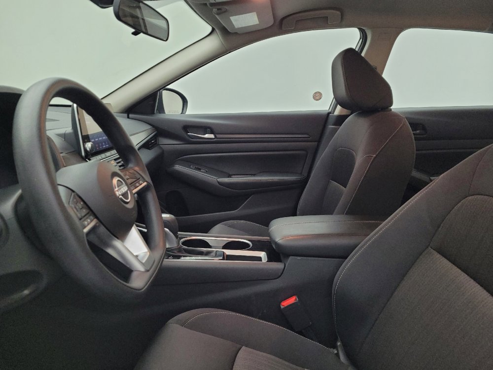 Used 2024 Nissan Altima 2.5 SV image 17