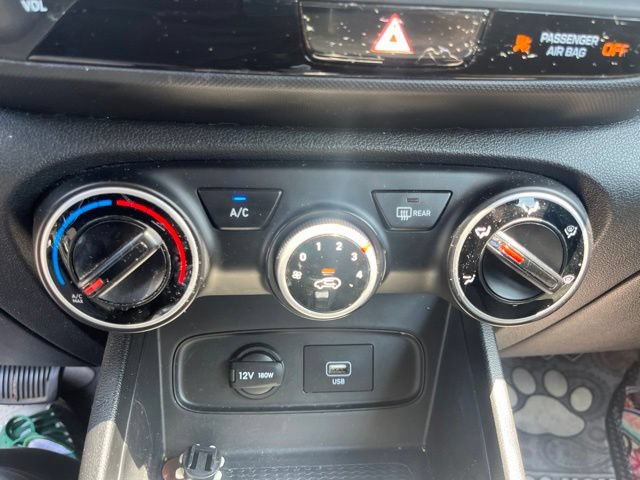 Used 2021 Hyundai Venue SE FWD image 18