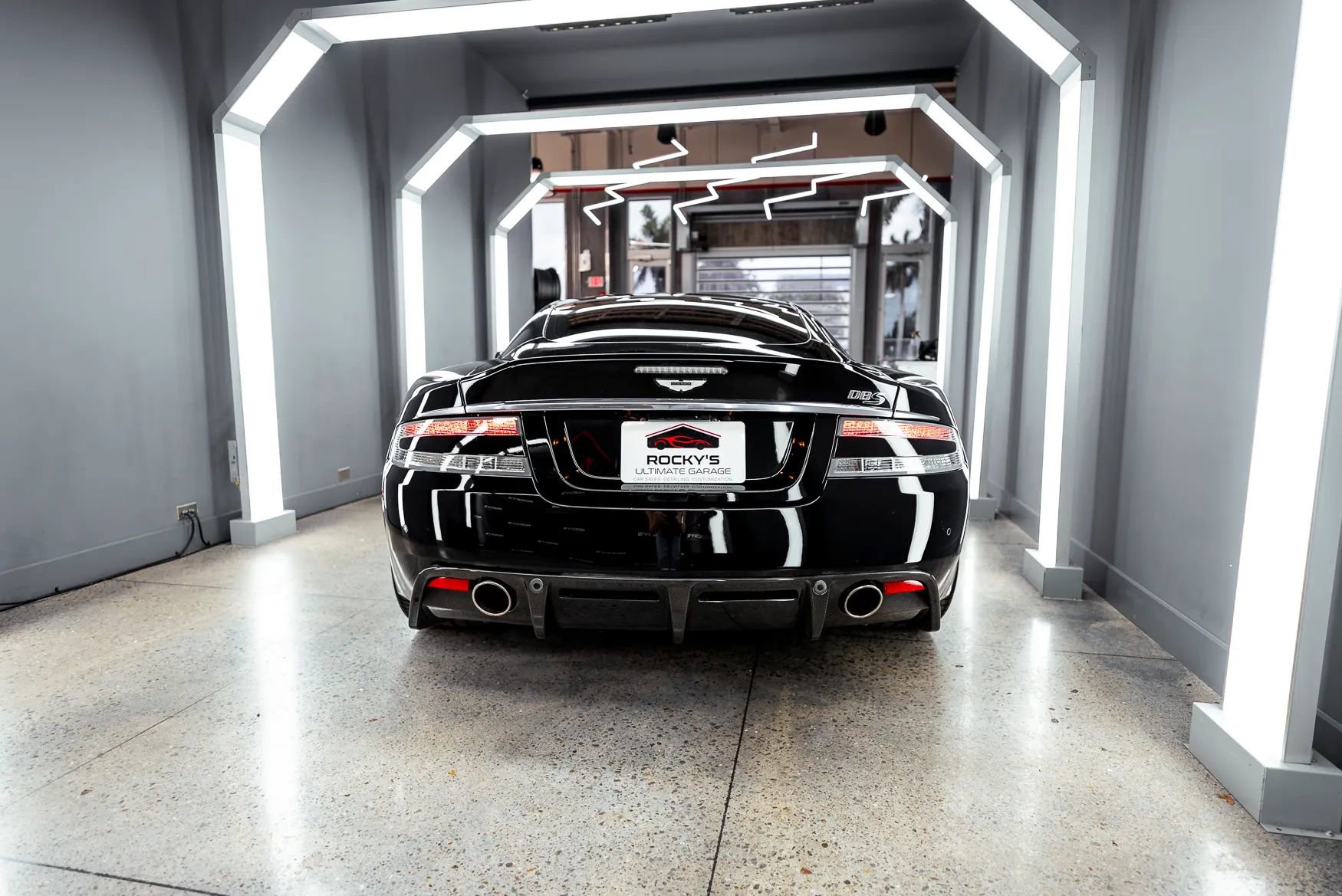 Used 2009 Aston Martin DBS Coupe RWD image 6
