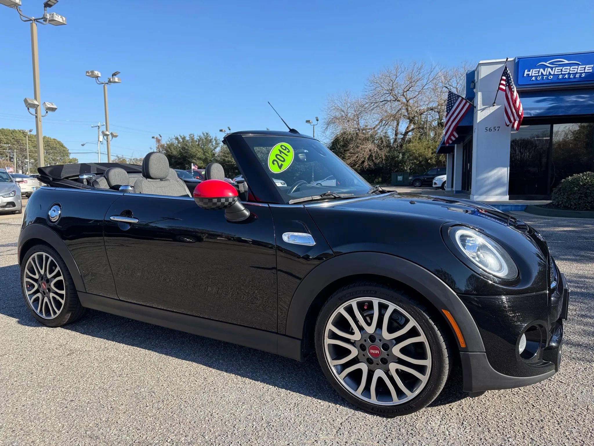 Used 2019 MINI Cooper S image 1
