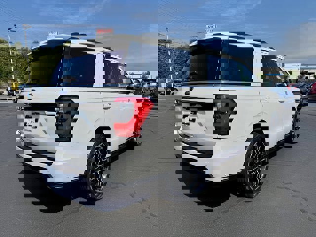 Used 2020 Ford Expedition Limited w/ Equipment Group 303A image 4