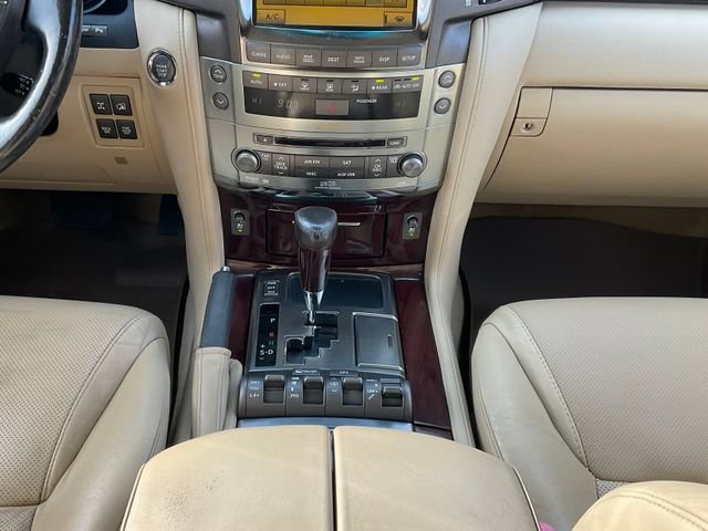 Used 2011 Lexus LX 570 4WD w/ Luxury Pkg image 19