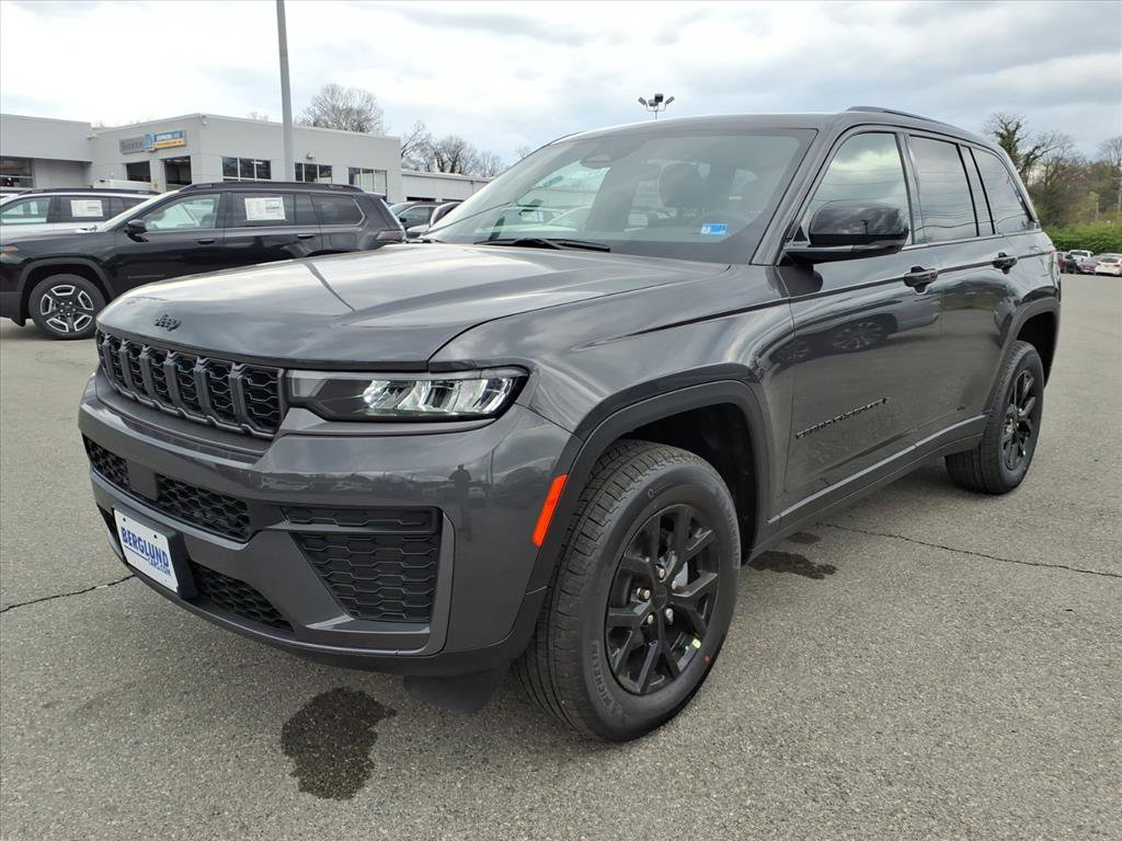 New 2026 Jeep Grand Cherokee Altitude image 8