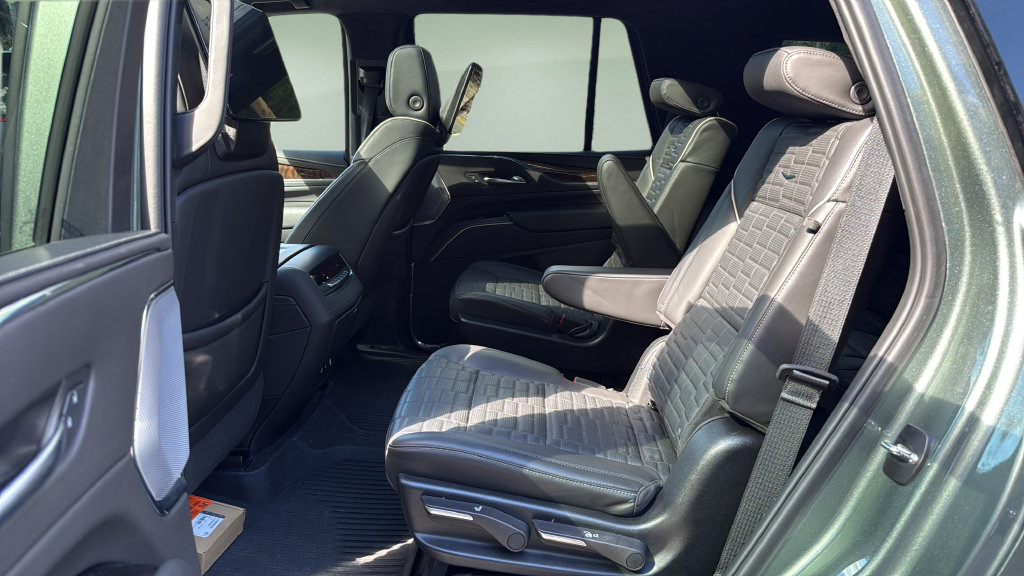 Used 2024 Cadillac Escalade Premium Luxury Platinum AWD/4WD image 24