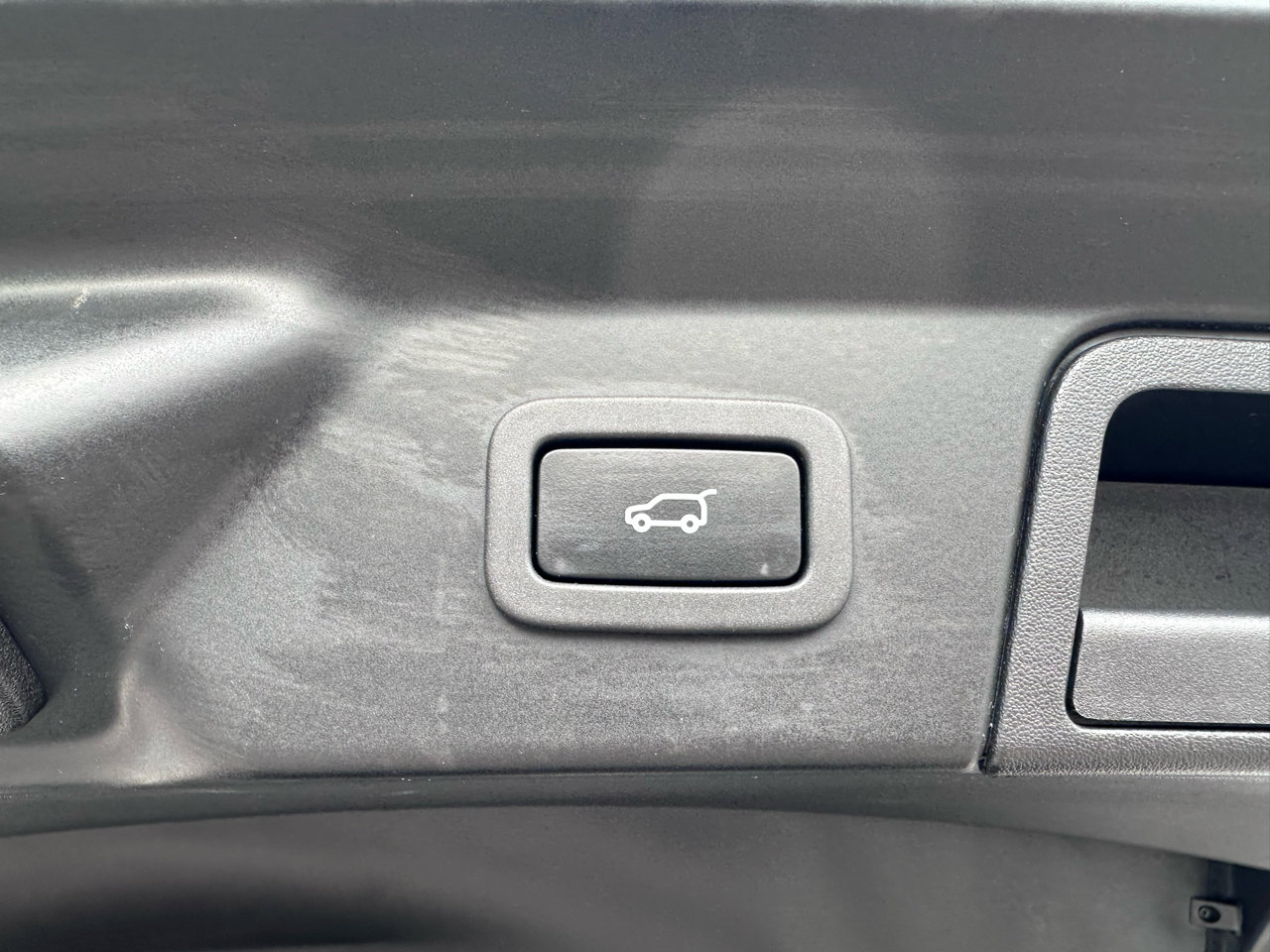 Used 2018 Land Rover Range Rover Velar R-Dynamic SE image 46