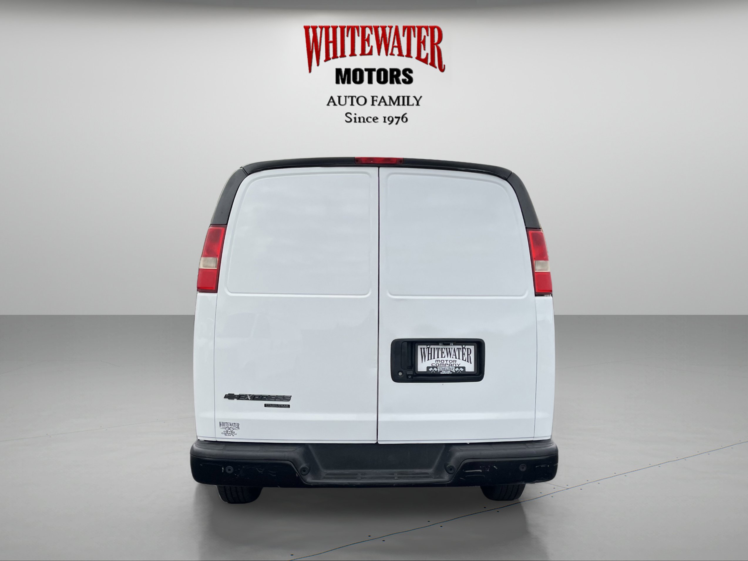 Used 2014 Chevrolet Express 3500 Extended RWD image 4