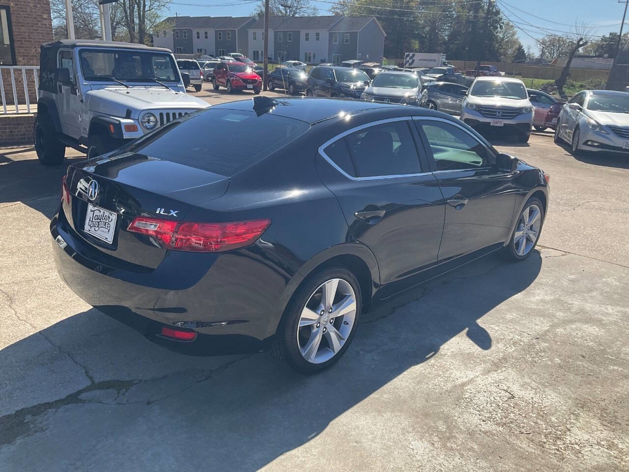 Used 2013 Acura ILX w/ Premium Package image 3