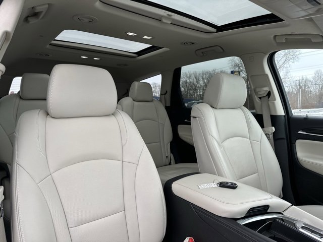 Used 2024 Buick Enclave Essence w/ Experience Buick Package image 8