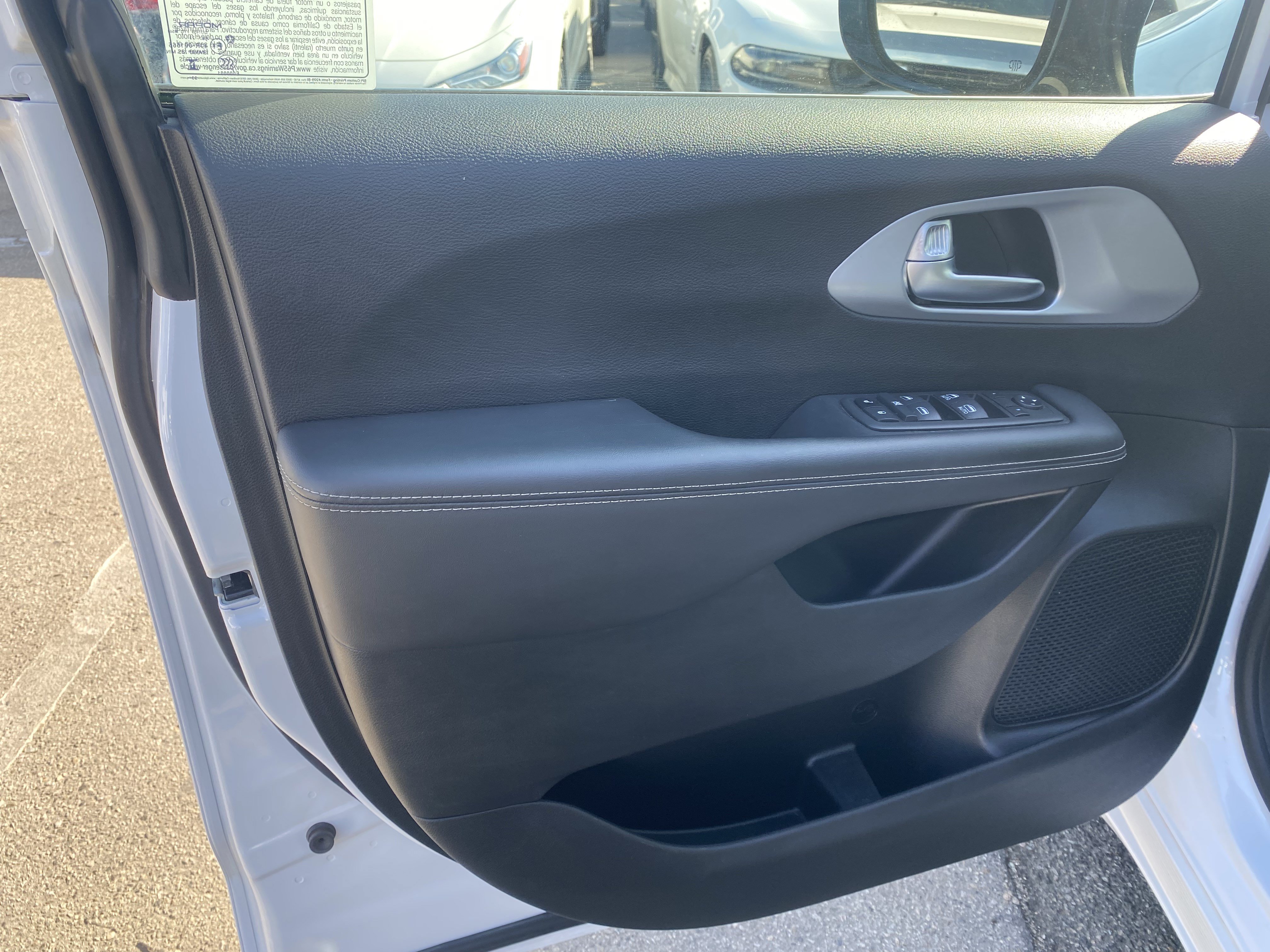 Used 2024 Chrysler Pacifica Touring FWD image 15