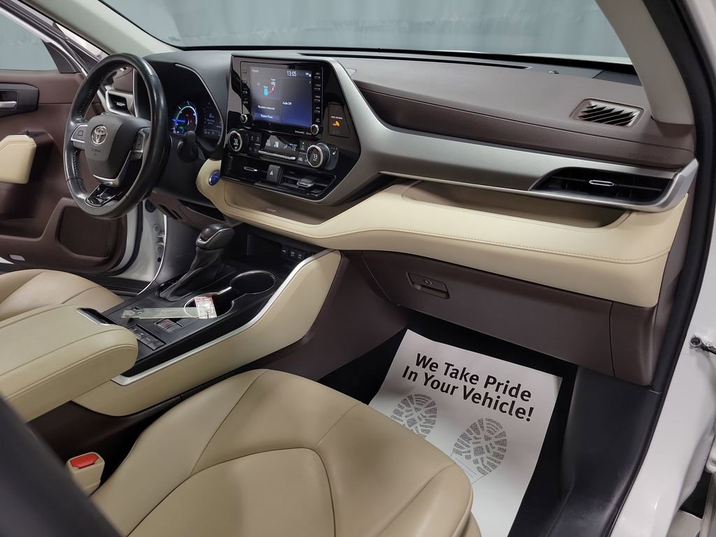 Used 2021 Toyota Highlander XLE image 24