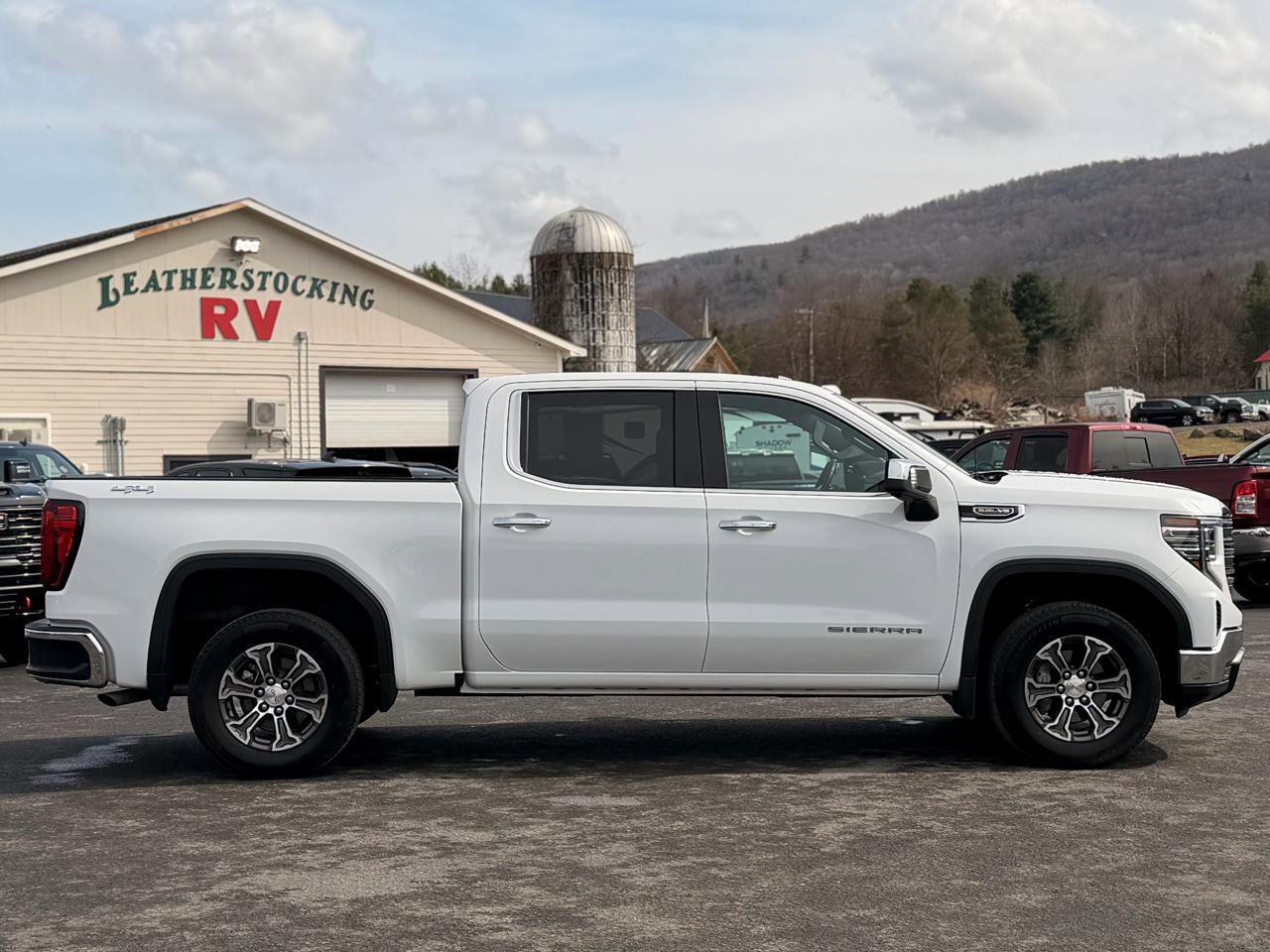 Used 2026 GMC Sierra 1500 SLT image 4