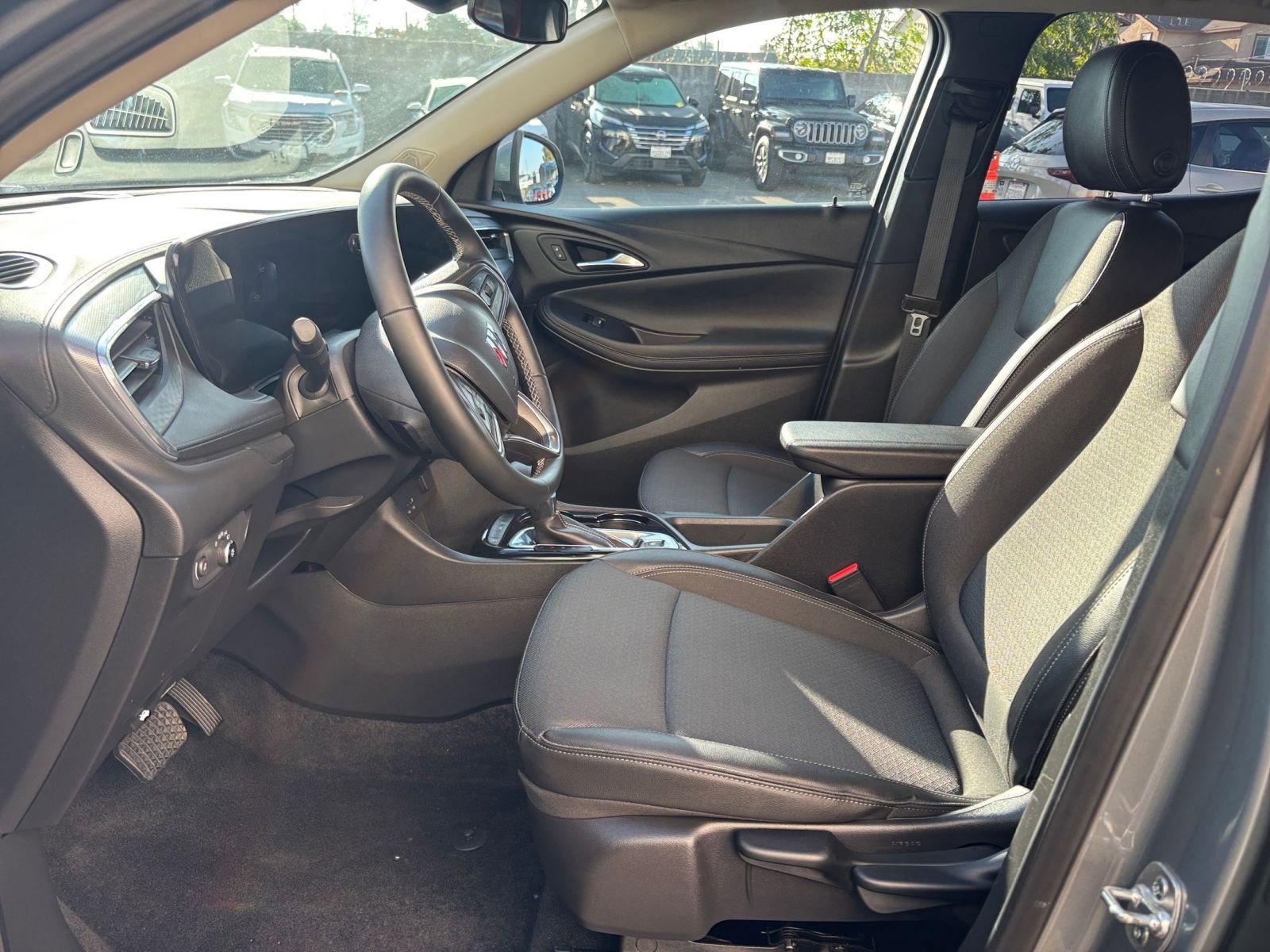 Used 2025 Buick Encore GX Preferred image 27