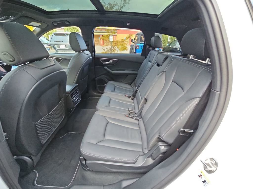 Used 2025 Audi Q7 3.0T Premium Plus image 21