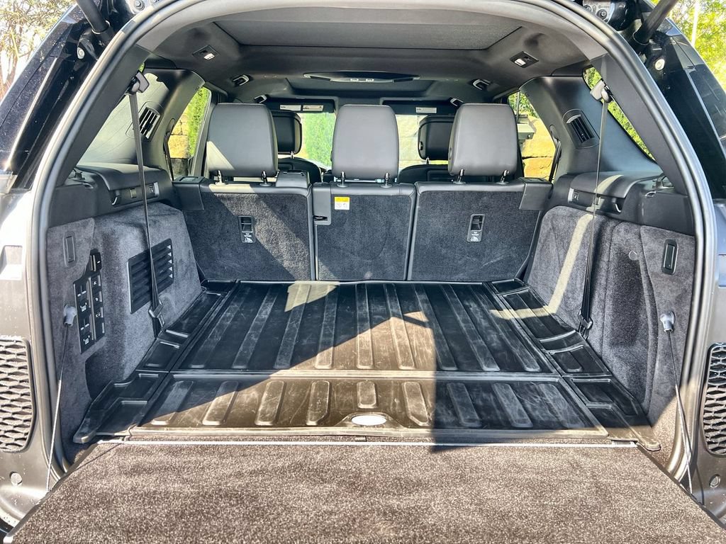 Certified 2025 Land Rover Discovery Metropolitan Edition AWD/4WD image 18