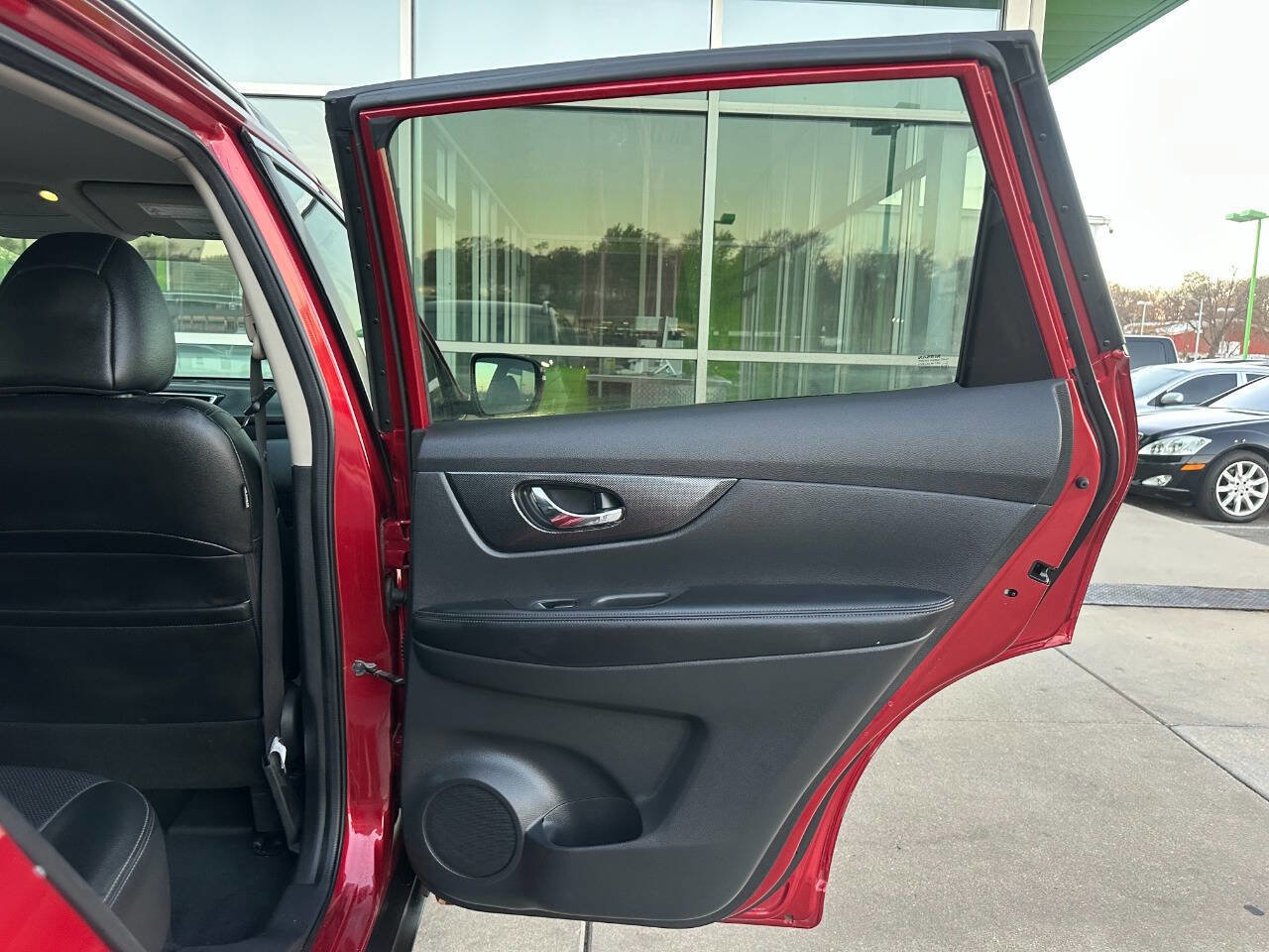 Used 2016 Nissan Rogue SL image 54