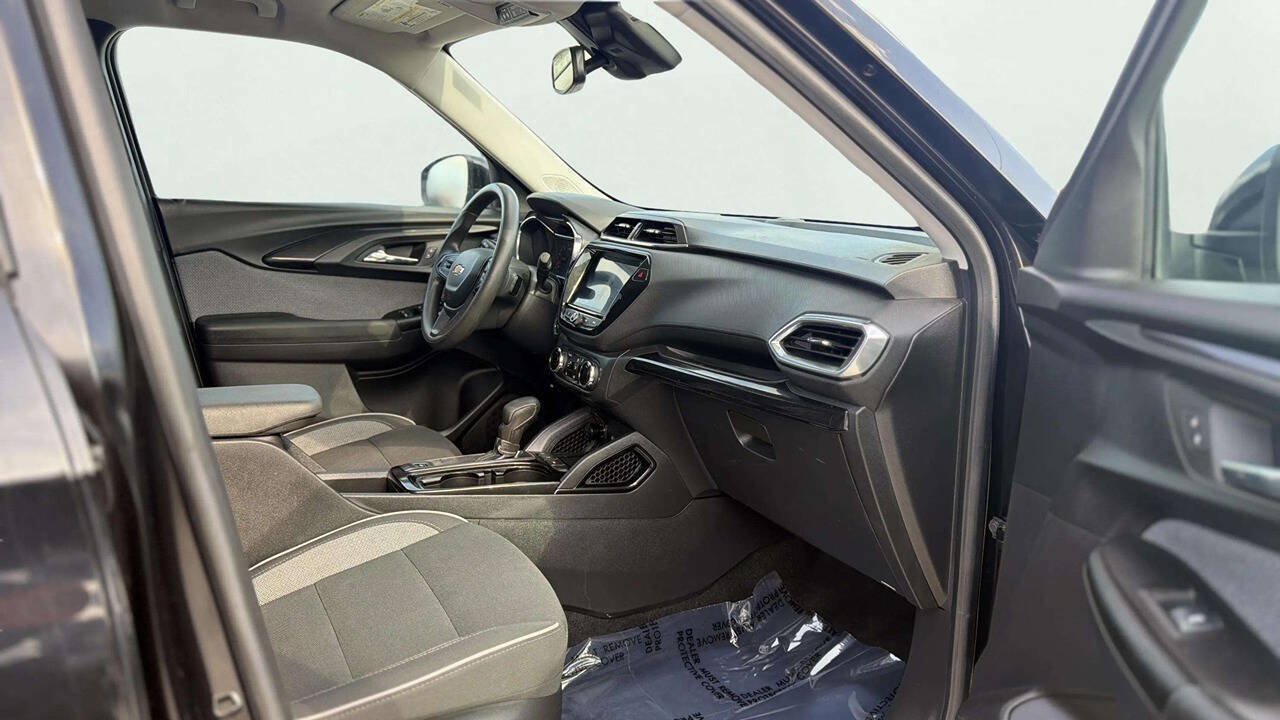 Used 2022 Chevrolet TrailBlazer LT w/ Convenience Package FWD image 14