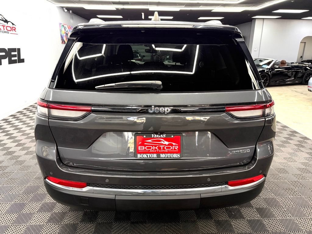 Used 2022 Jeep Grand Cherokee Laredo w/ Luxury Tech Group I RWD image 13