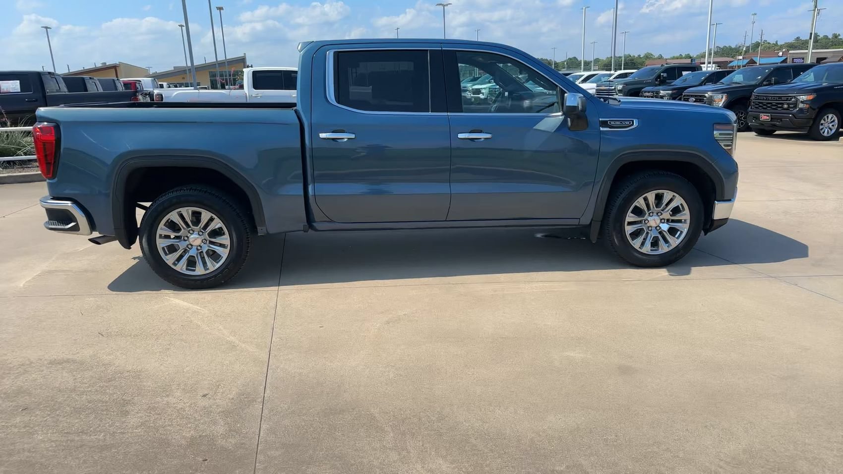 Used 2024 GMC Sierra 1500 SLT AWD/4WD image 9