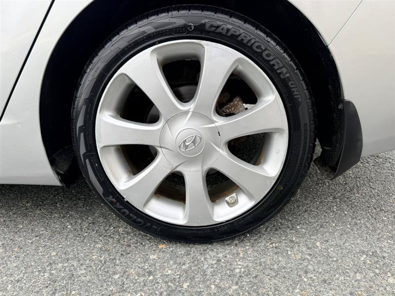 Used 2013 Hyundai Elantra Limited FWD image 9