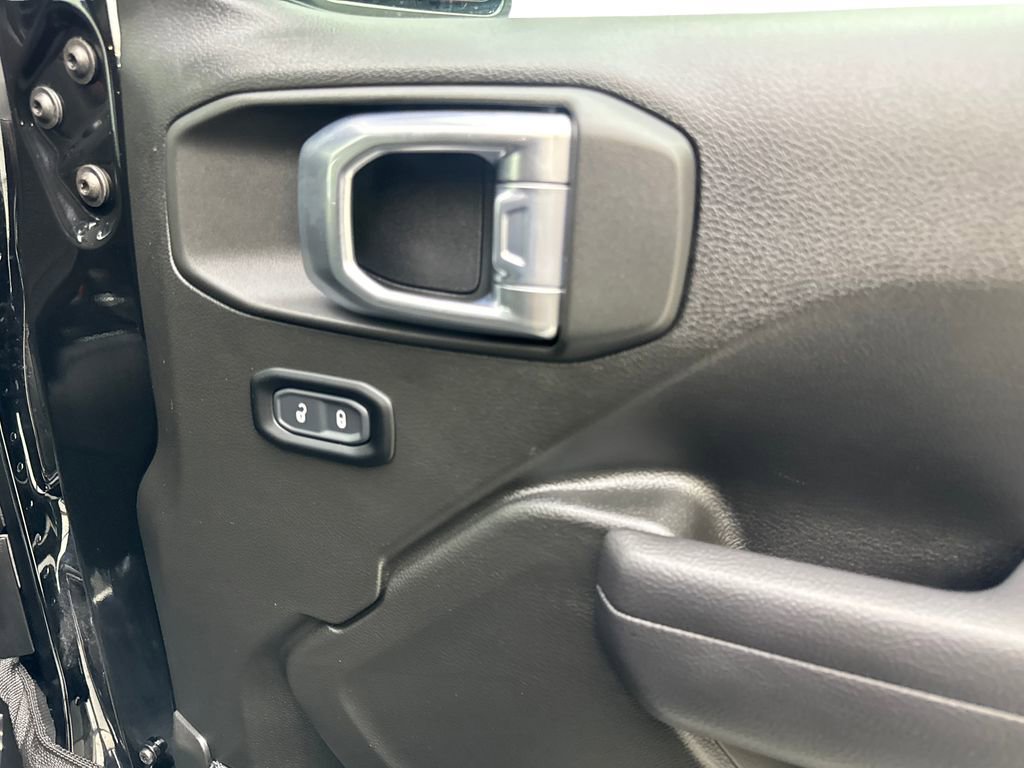 Used 2024 Jeep Gladiator Rubicon w/ Technology Group AWD/4WD image 50