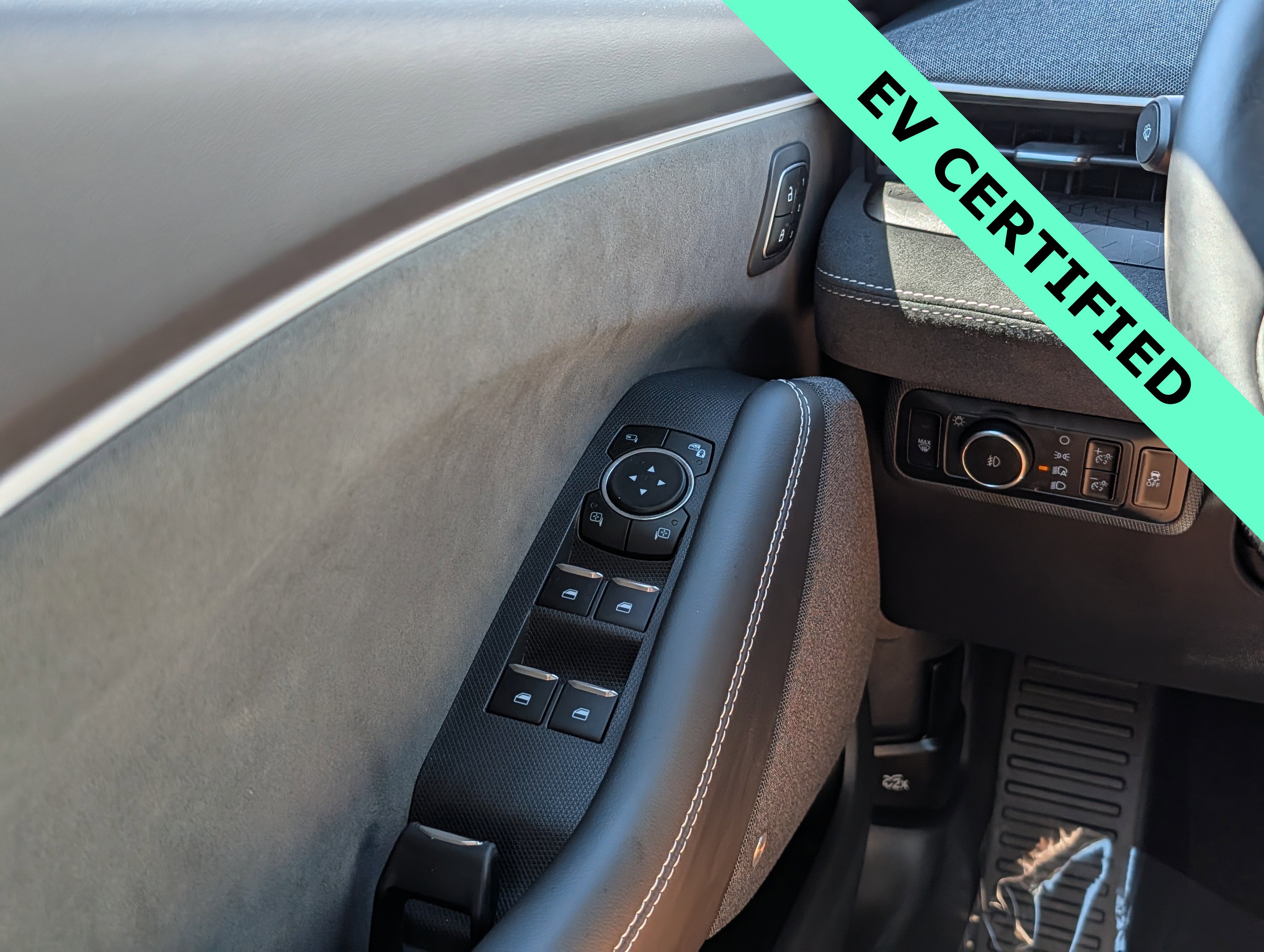 Used 2025 Ford Mustang Mach-E GT AWD/4WD image 25