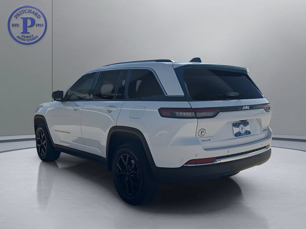 Used 2023 Jeep Grand Cherokee Limited w/ Trailer Tow Prep Group (B) AWD/4WD image 5