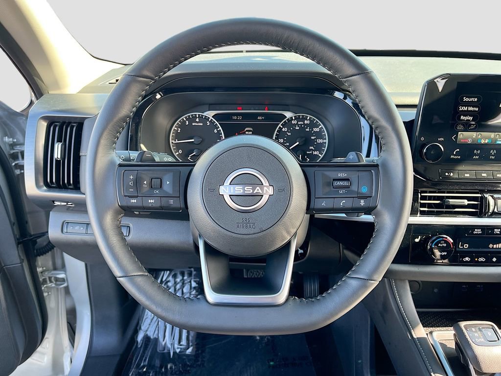 Used 2025 Nissan Pathfinder SL image 11