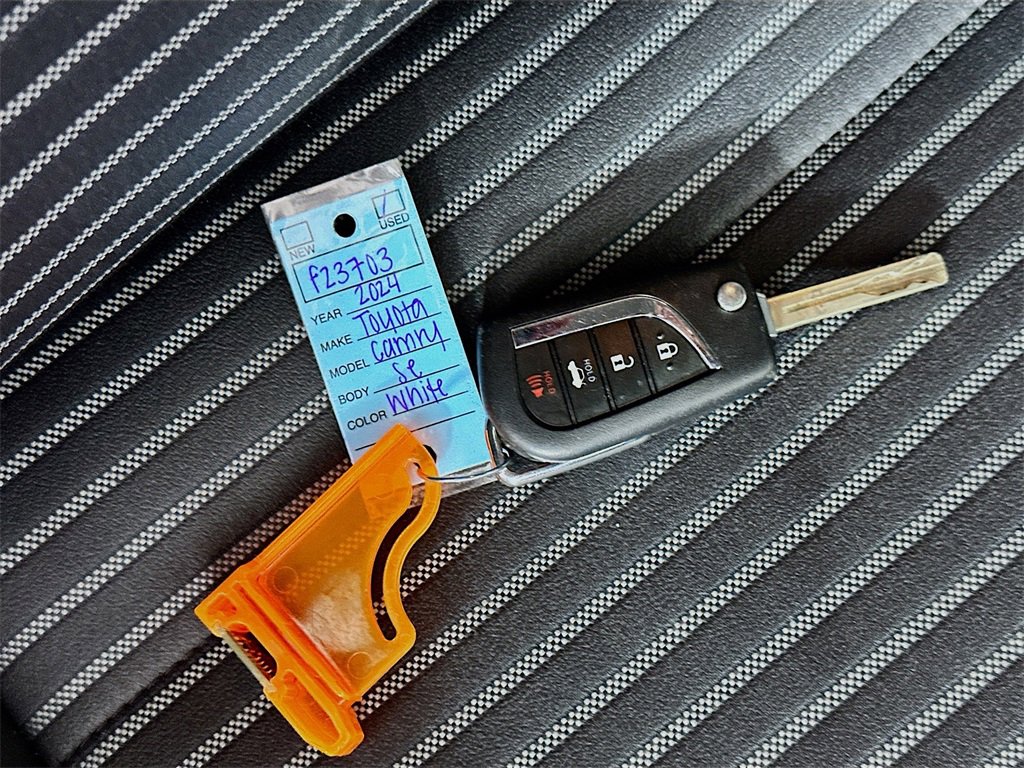 Used 2024 Toyota Camry SE image 34