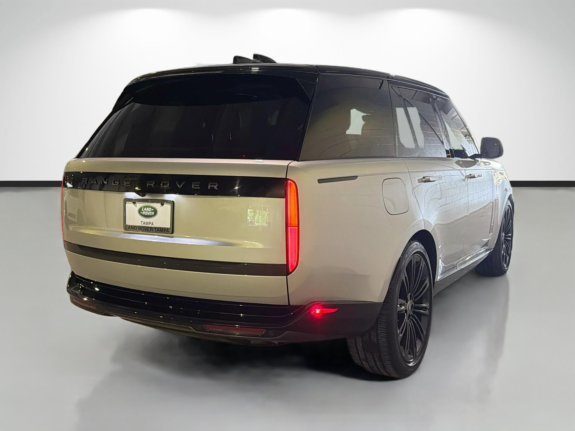 Certified 2025 Land Rover Range Rover SE AWD/4WD image 5