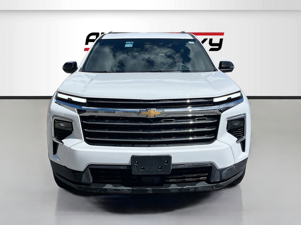 Used 2025 Chevrolet Traverse LT w/ Driver Confidence Package AWD/4WD image 2