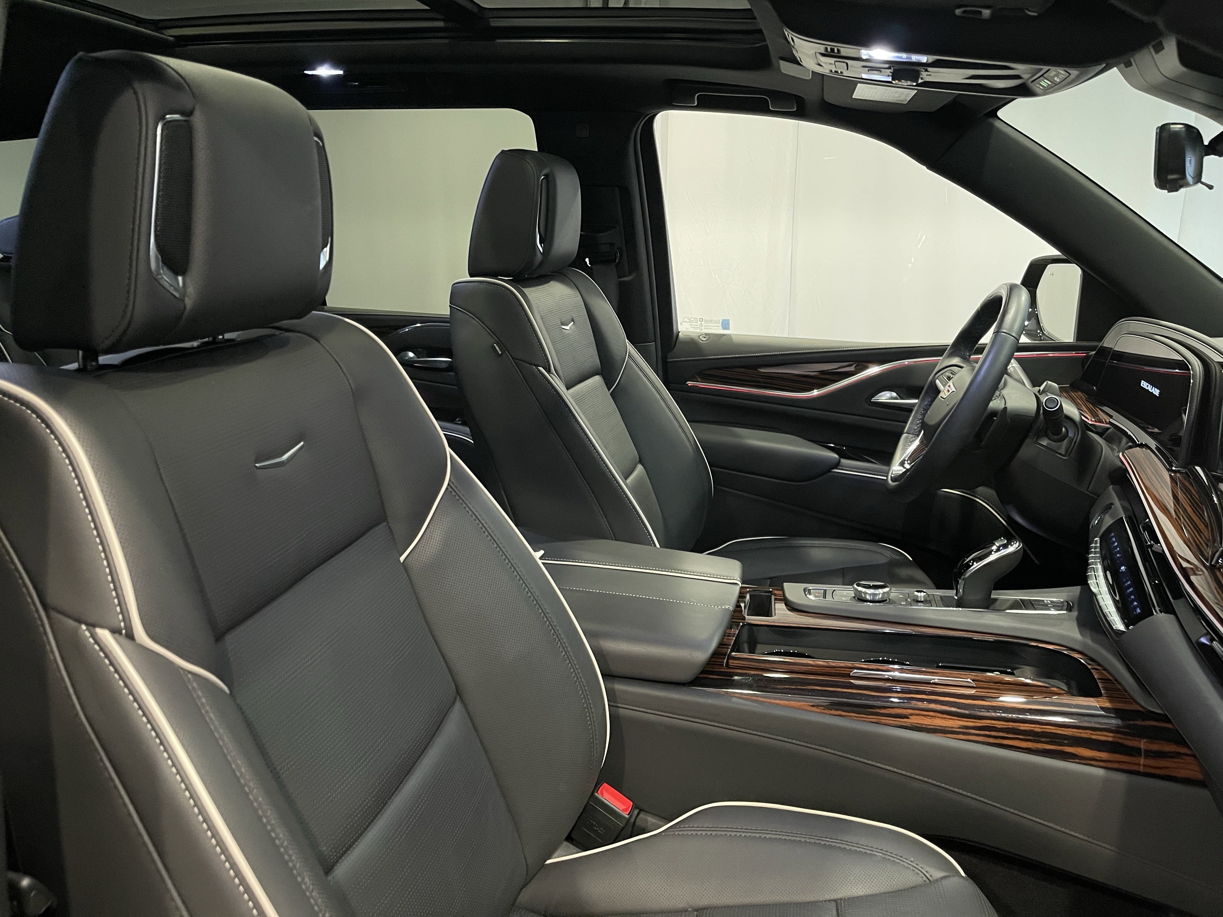Used 2024 Cadillac Escalade Premium Luxury w/ LPO, Floor Liner Package AWD/4WD image 15