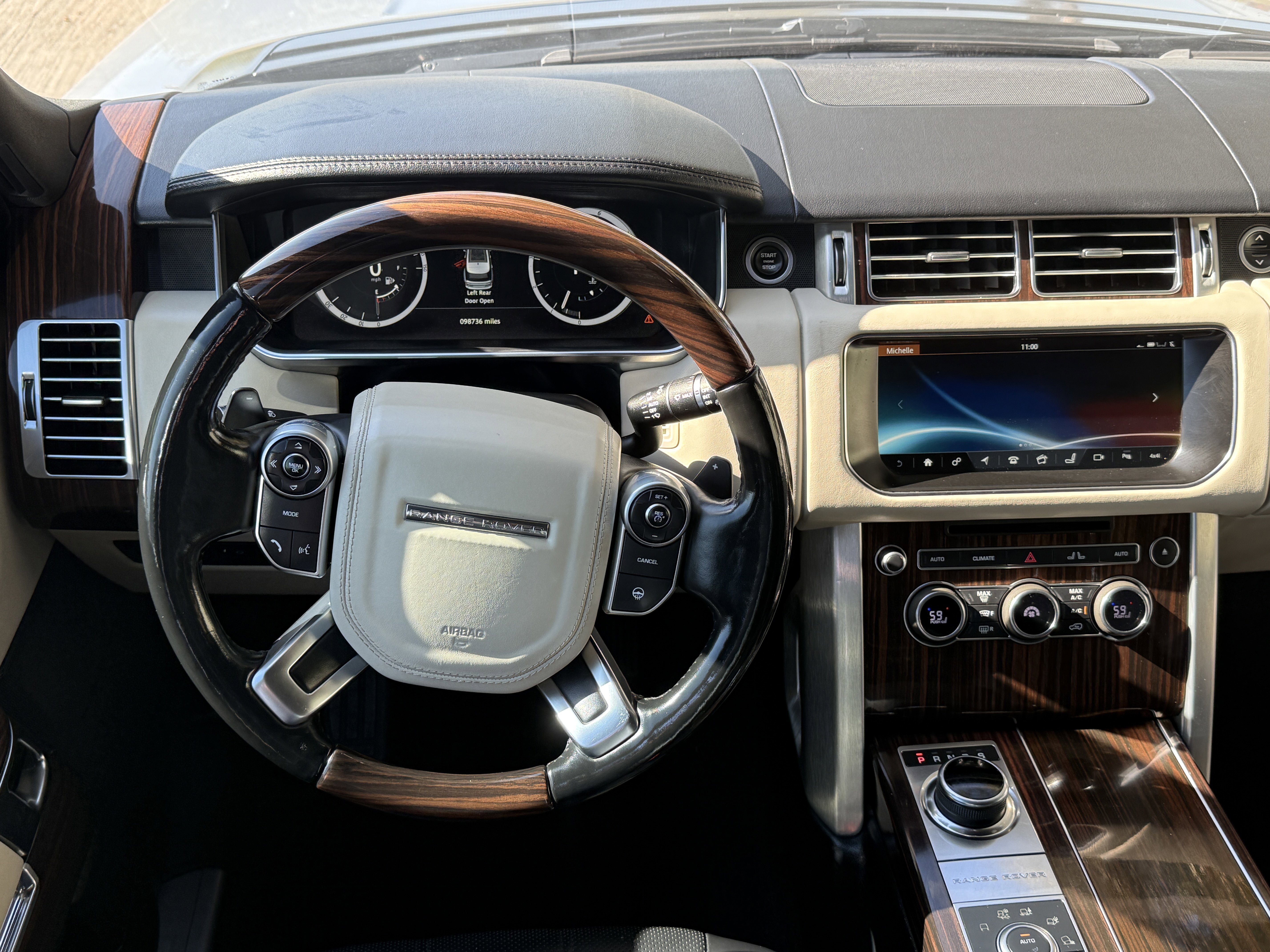 Used 2017 Land Rover Range Rover HSE image 17