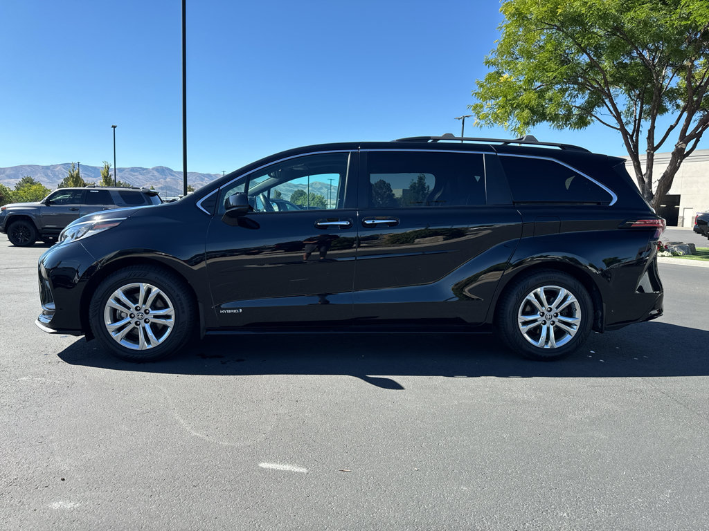 Used 2021 Toyota Sienna XSE w/ XSE Plus Package AWD/4WD image 4