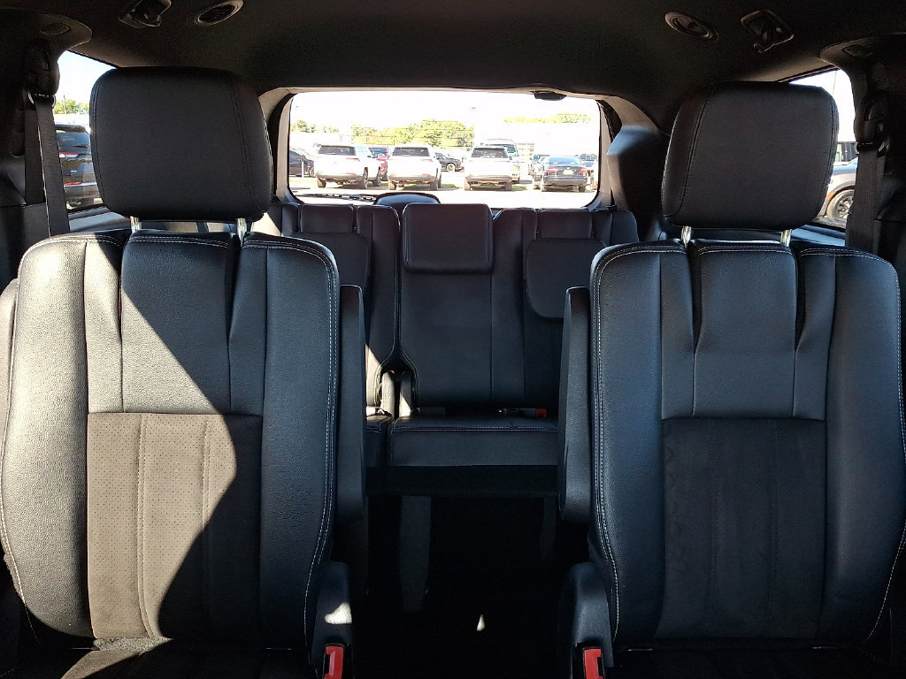 Used 2019 Dodge Grand Caravan SXT w/ Blacktop Package FWD image 20