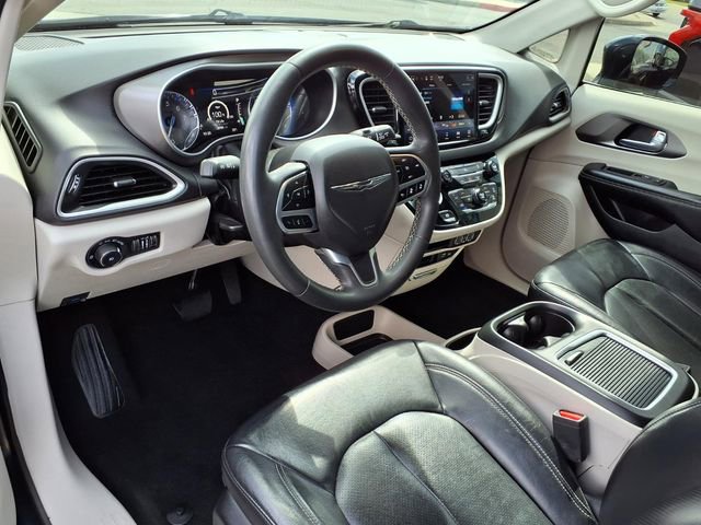 Used 2022 Chrysler Pacifica Touring-L FWD image 5