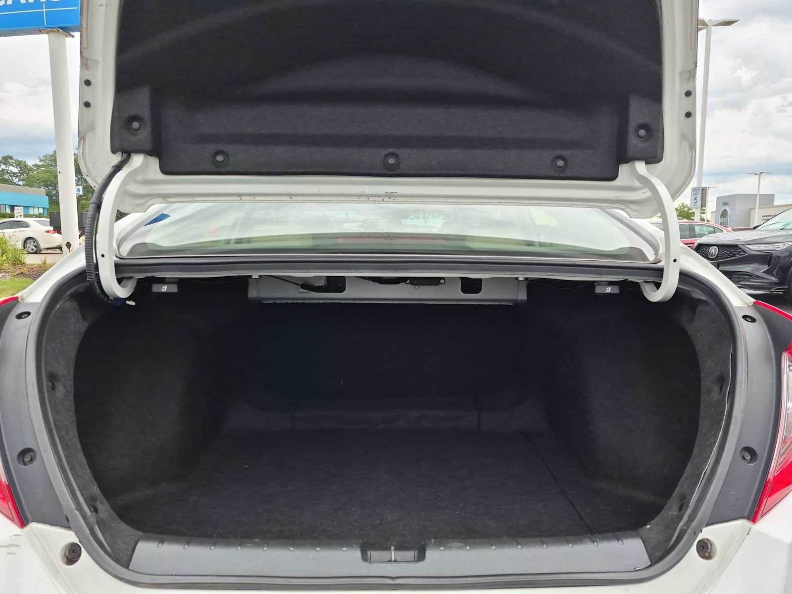 Used 2018 Honda Civic Touring image 32