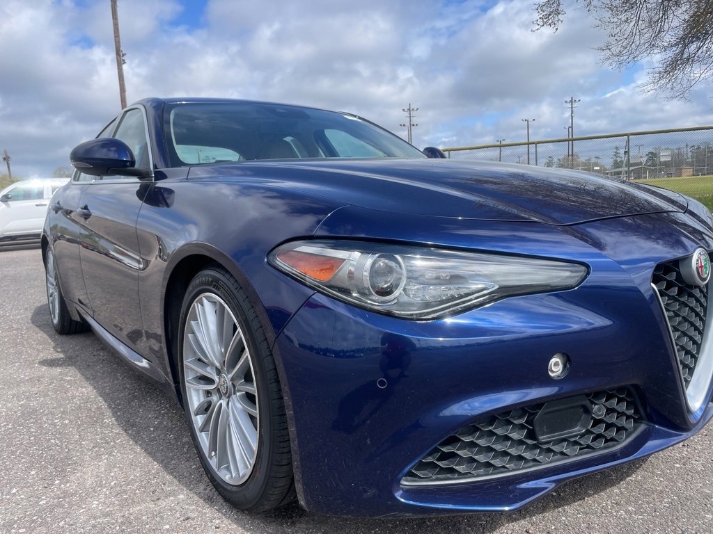 Used 2018 Alfa Romeo Giulia Ti w/ Quick Order Package 22Z Lusso image 11