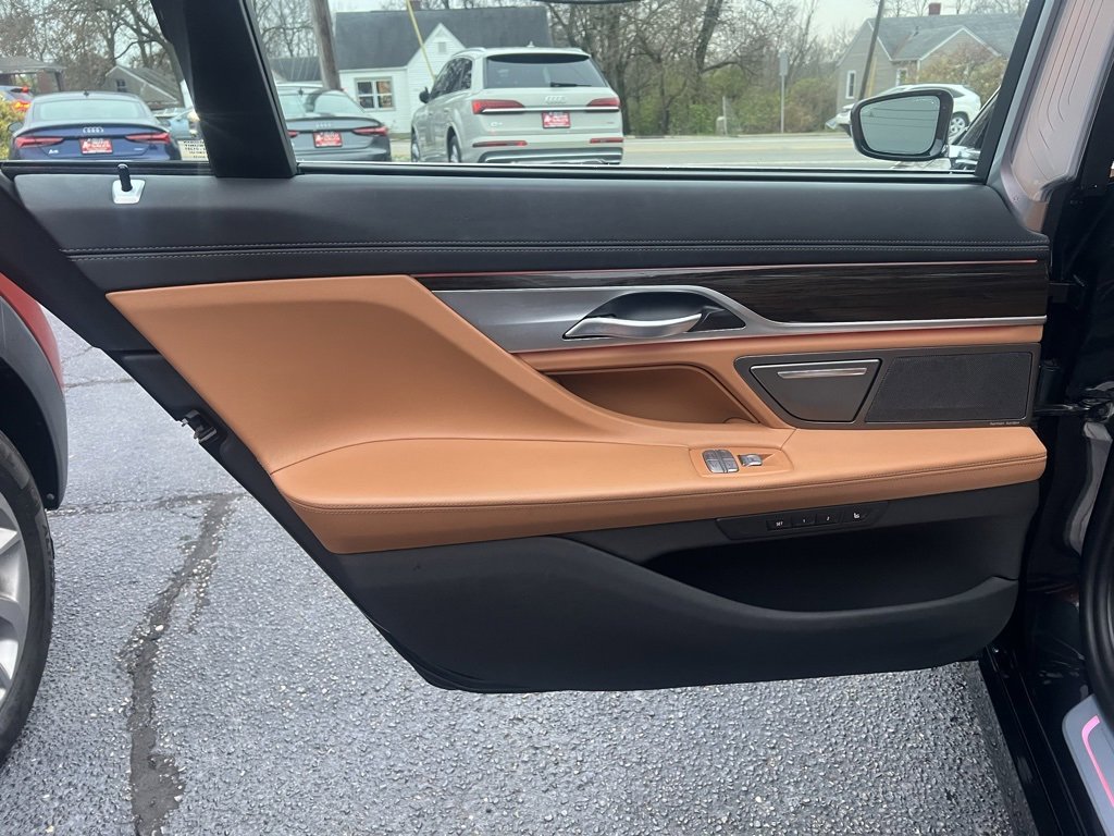 Used 2022 BMW 740i xDrive w/ Luxury Rear Seating Package image 29
